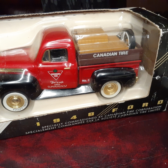 NIB 1948 FORD Can Tire Die Cast Collector Bank Liberty 🇨🇦 $12.50 Shipping 🇨🇦 - Picture 12 of 16